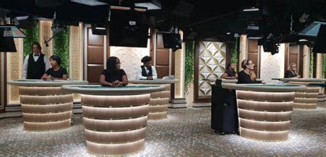 live dealer table Canada