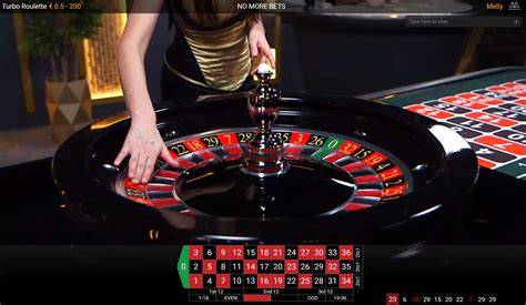 Live online roulette Australia dealer spinning the wheel